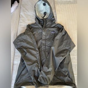 Patagonia men’s Large rain jacket